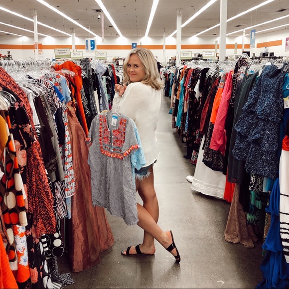 Instagram: Haleys_Hanger 📸 - Picture 3 of 8